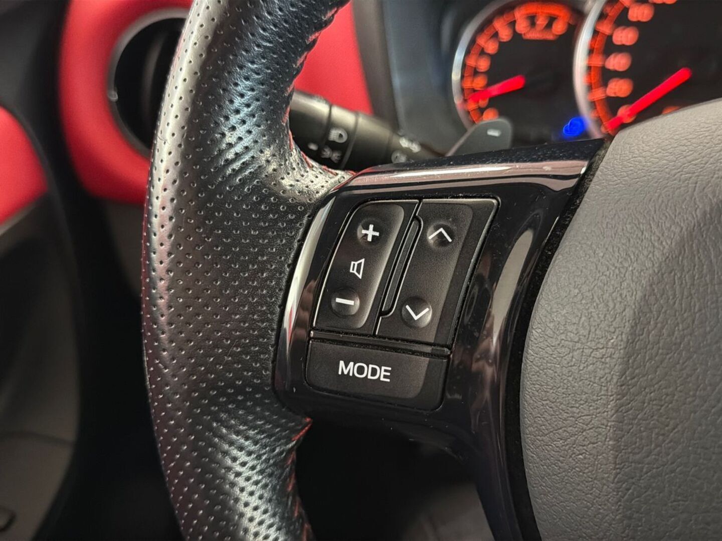 TOYOTA Yaris 2016