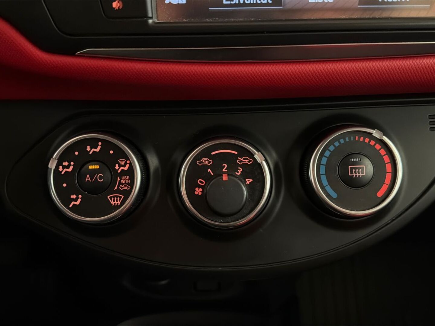 TOYOTA Yaris 2016