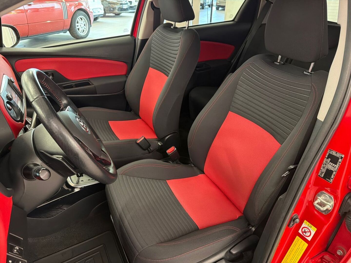 TOYOTA Yaris 2016