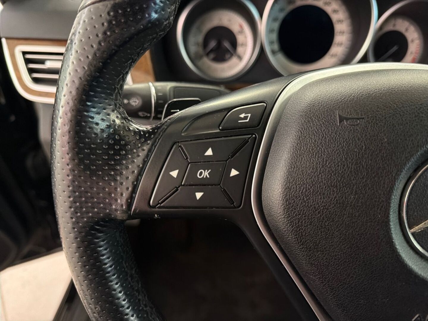 MERCEDES-BENZ E 2013