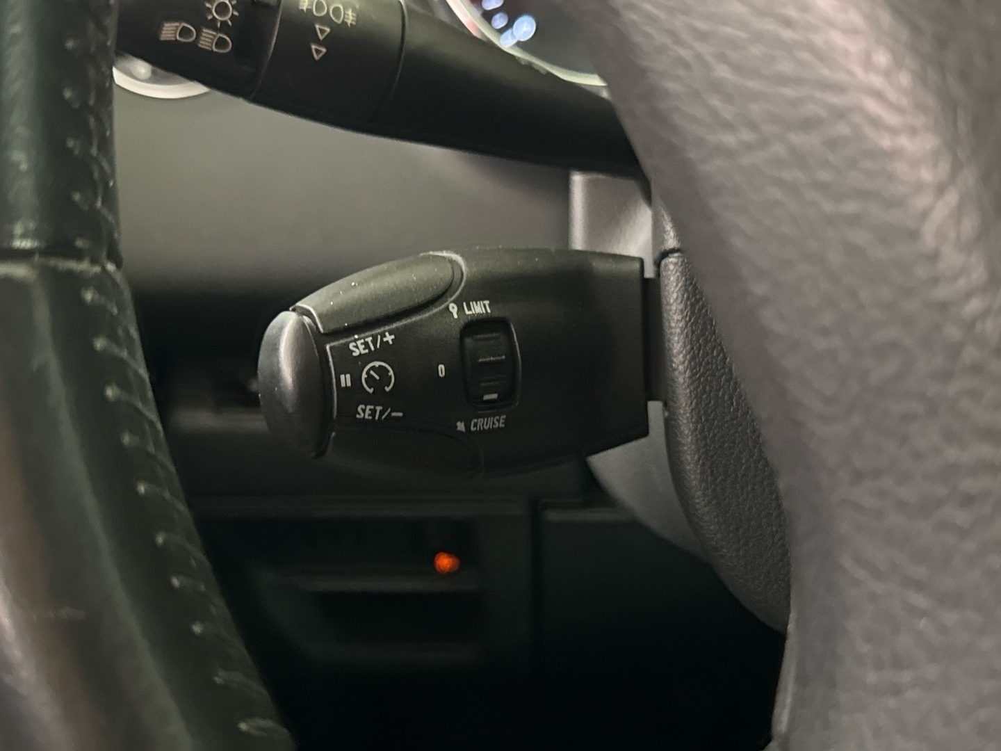 PEUGEOT 3008 2012