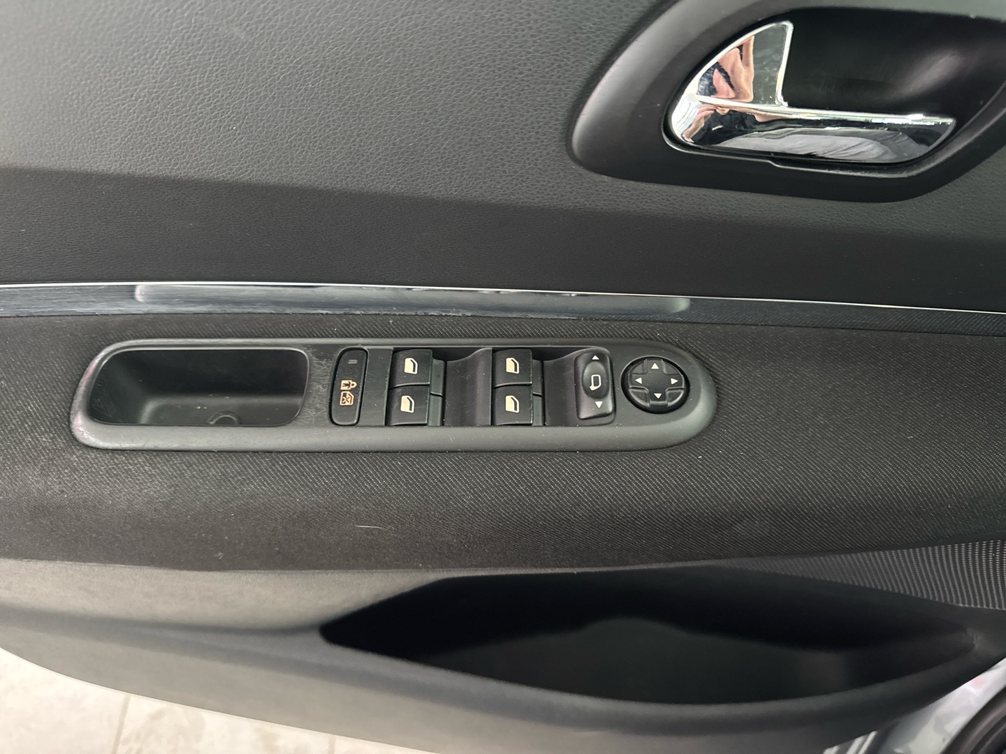 PEUGEOT 3008 2012