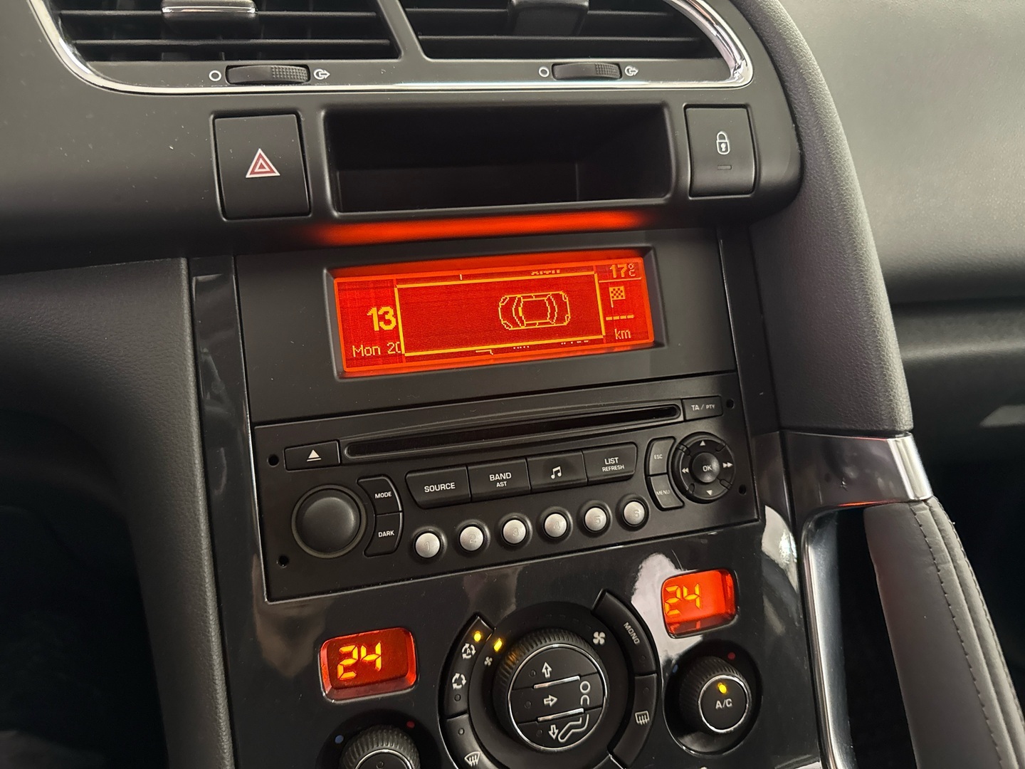 PEUGEOT 3008 2012