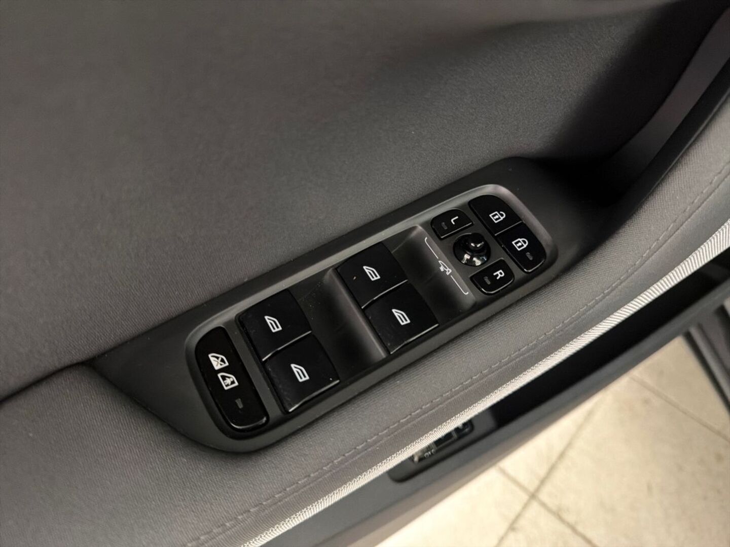 POLESTAR 2 32