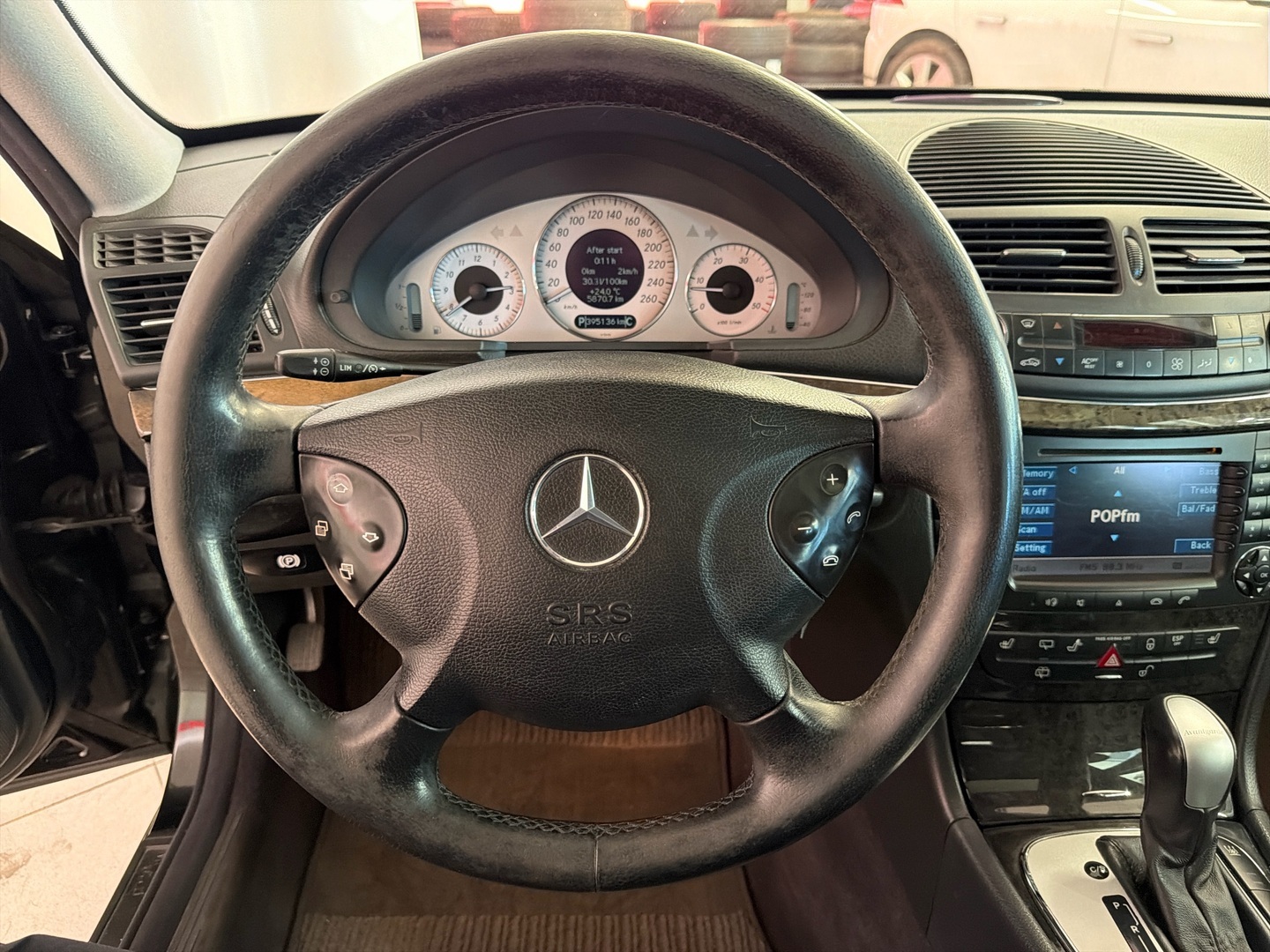 MERCEDES-BENZ E 2004