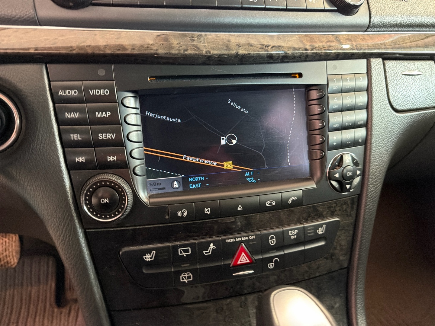 MERCEDES-BENZ E 2004