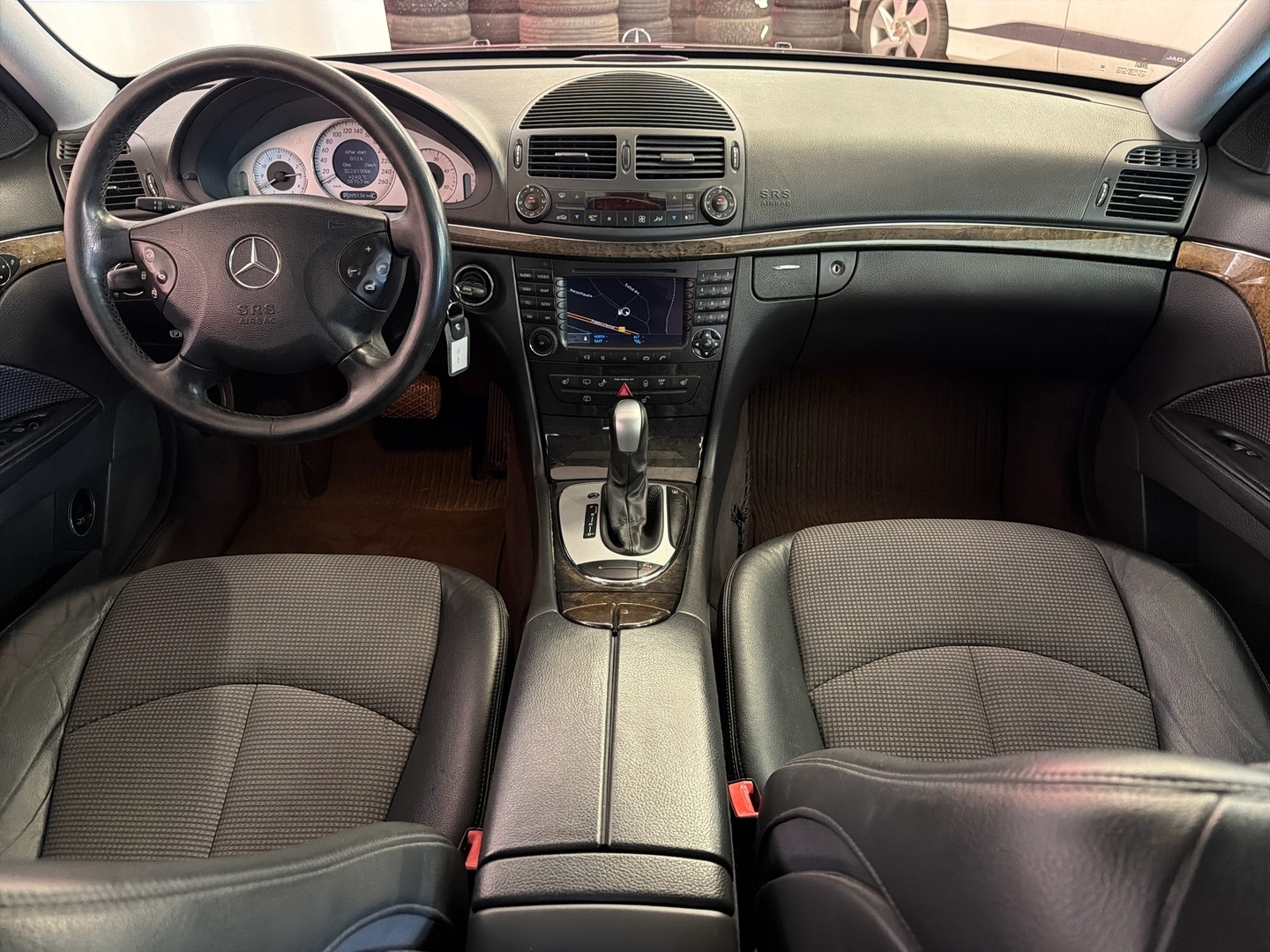 MERCEDES-BENZ E 2004