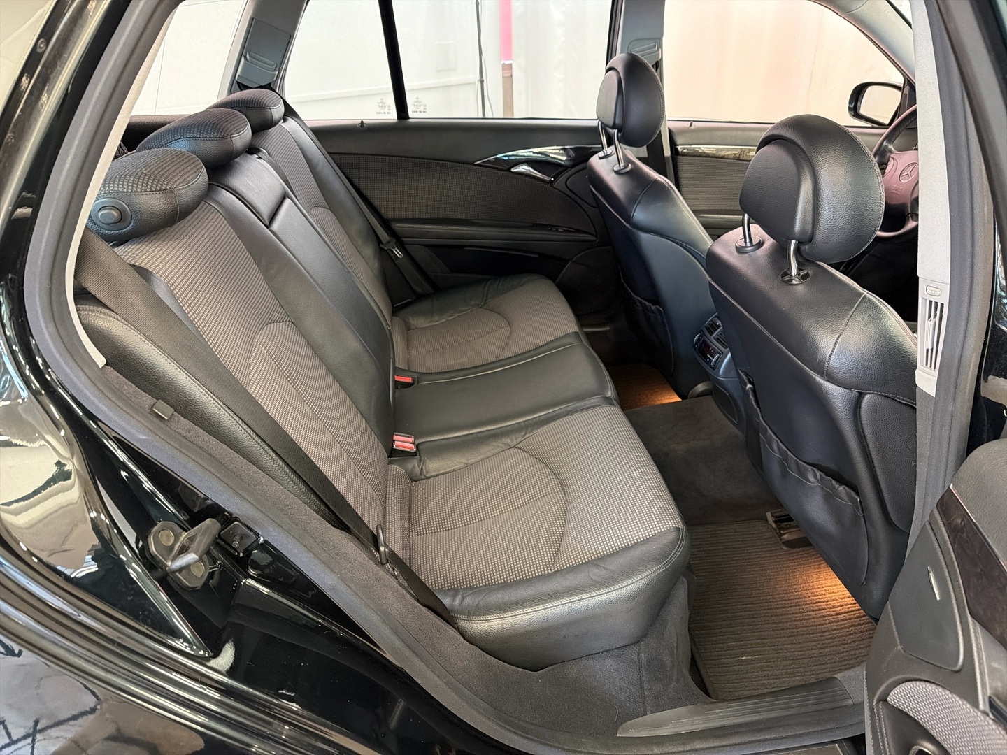 MERCEDES-BENZ E 2004