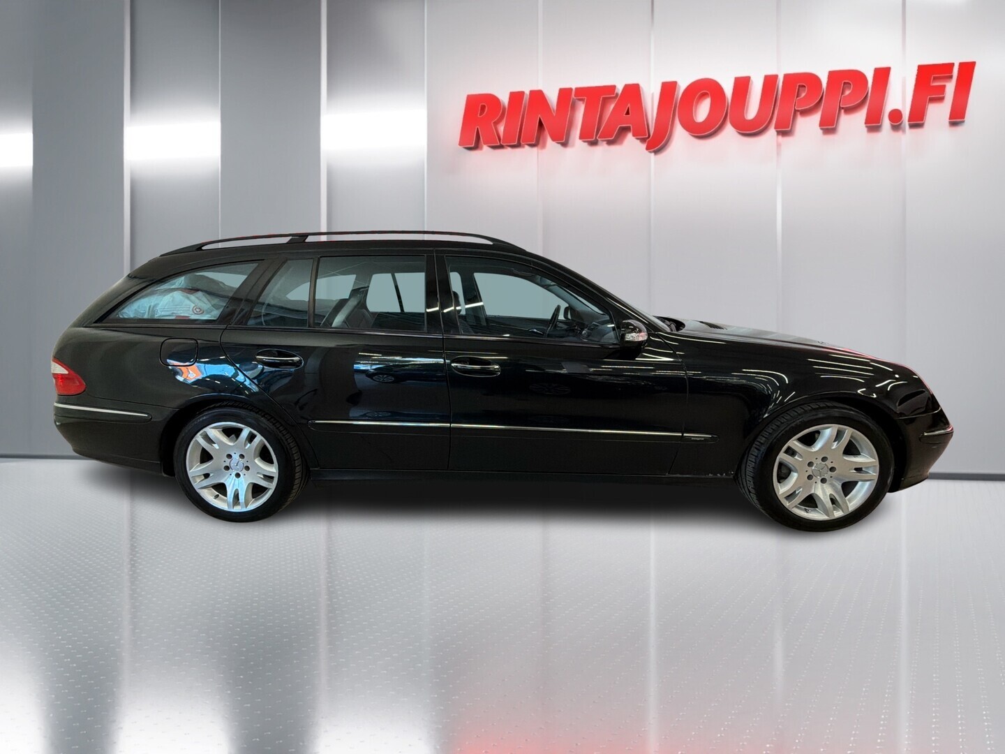 MERCEDES-BENZ E 2004