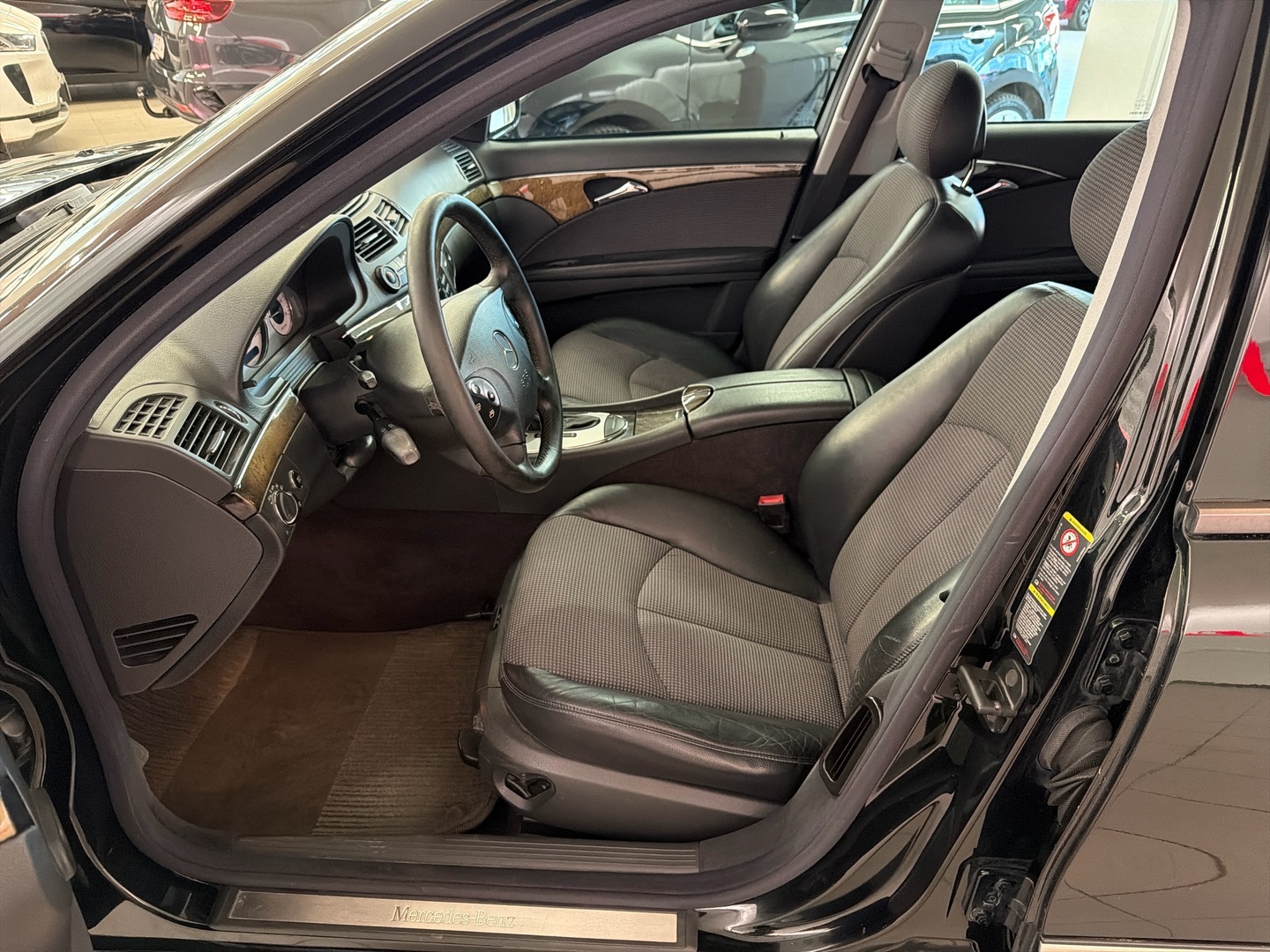 MERCEDES-BENZ E 2004