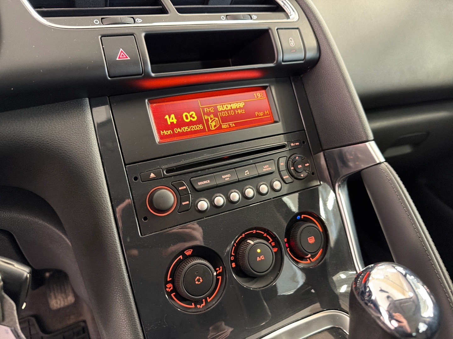 PEUGEOT 3008 2011