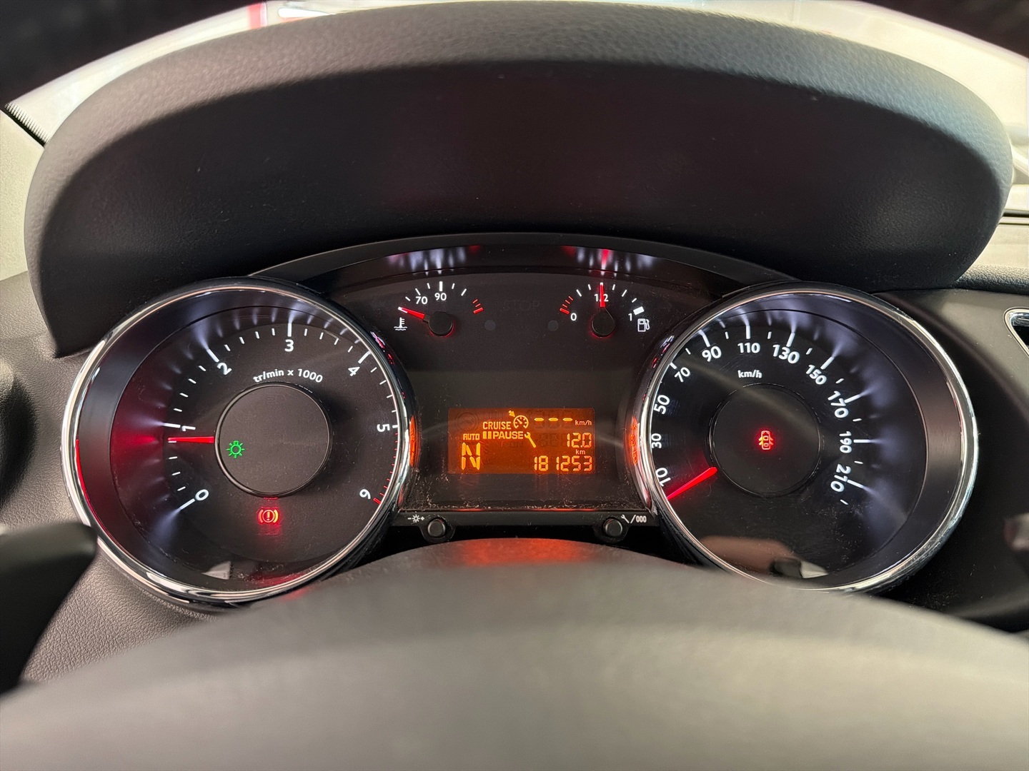 PEUGEOT 3008 2011