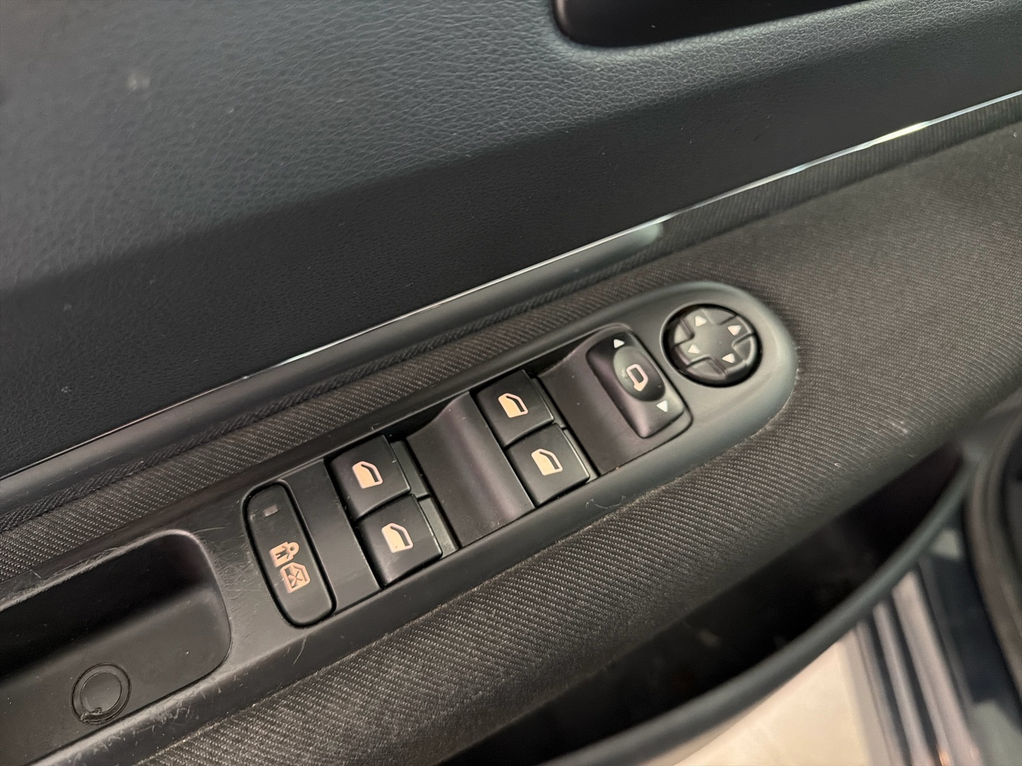 PEUGEOT 3008 2011