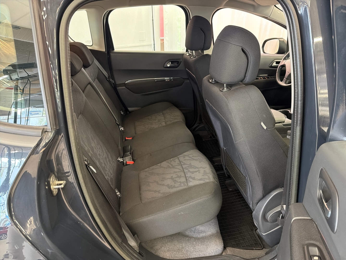 PEUGEOT 3008 2011