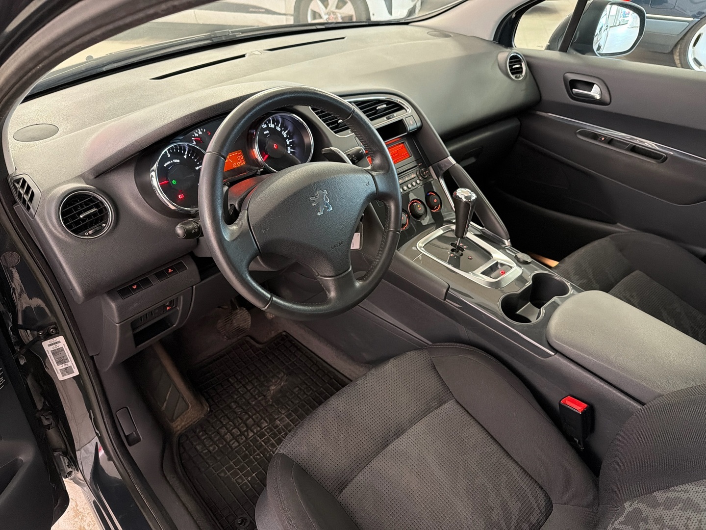 PEUGEOT 3008 2011