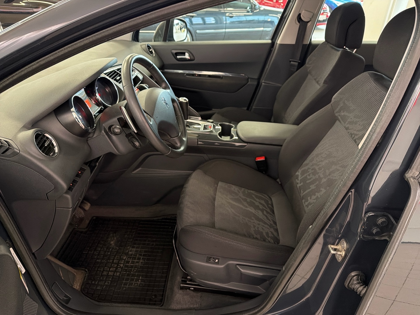 PEUGEOT 3008 2011