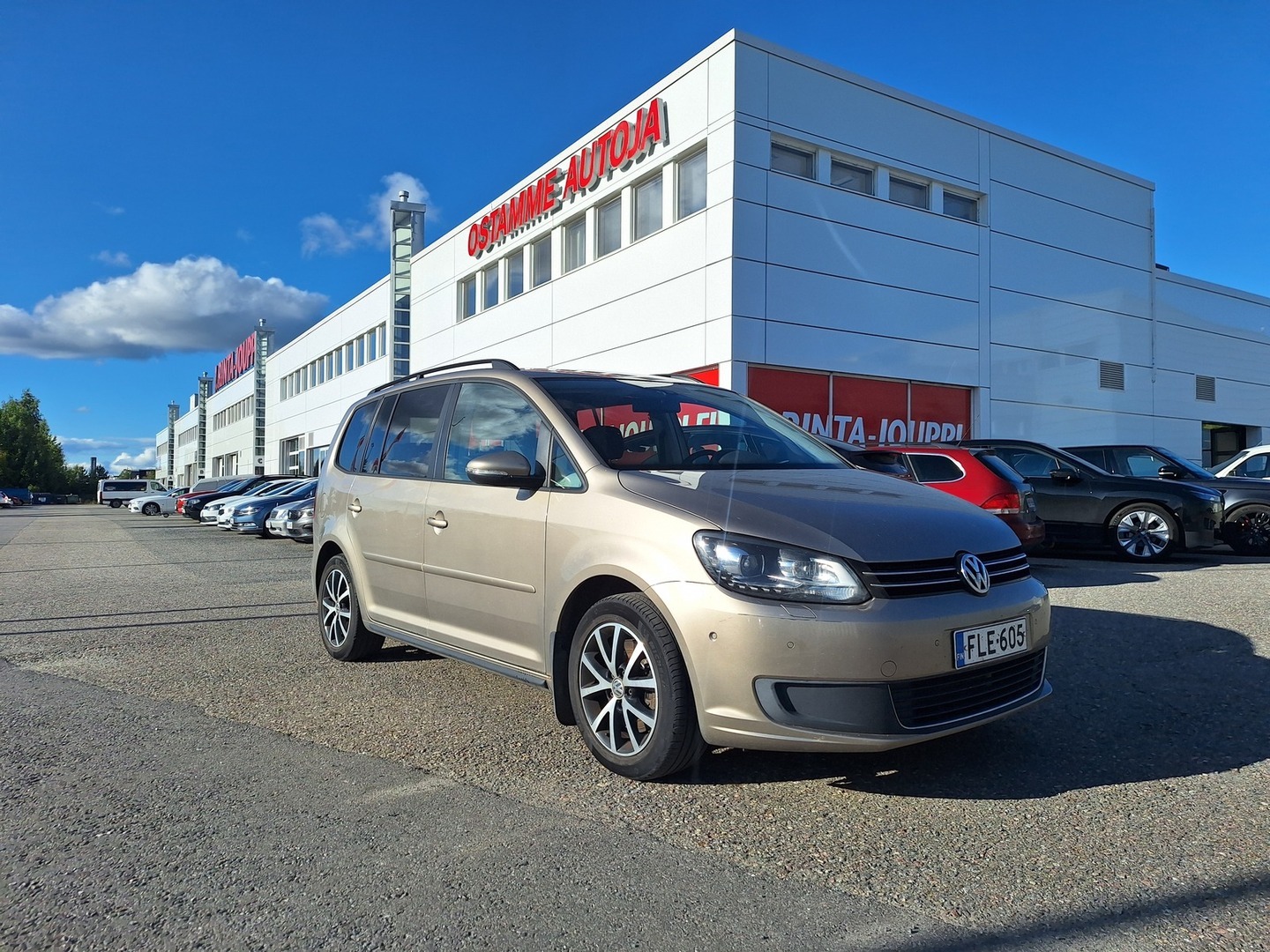 VOLKSWAGEN Touran 2013