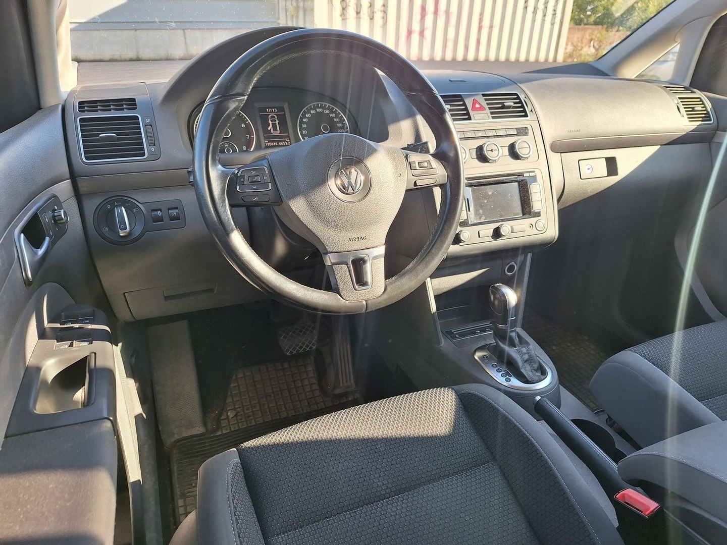 VOLKSWAGEN Touran 2013