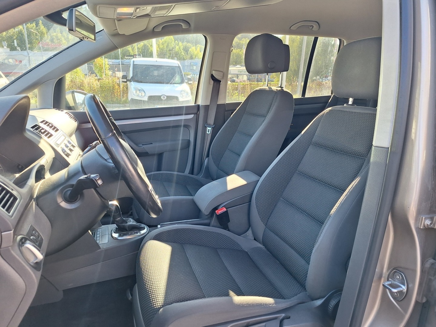 VOLKSWAGEN Touran 2013
