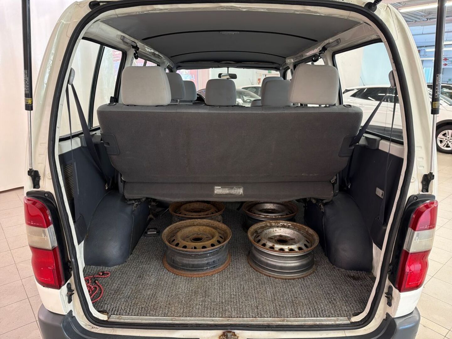 TOYOTA Hiace 2009