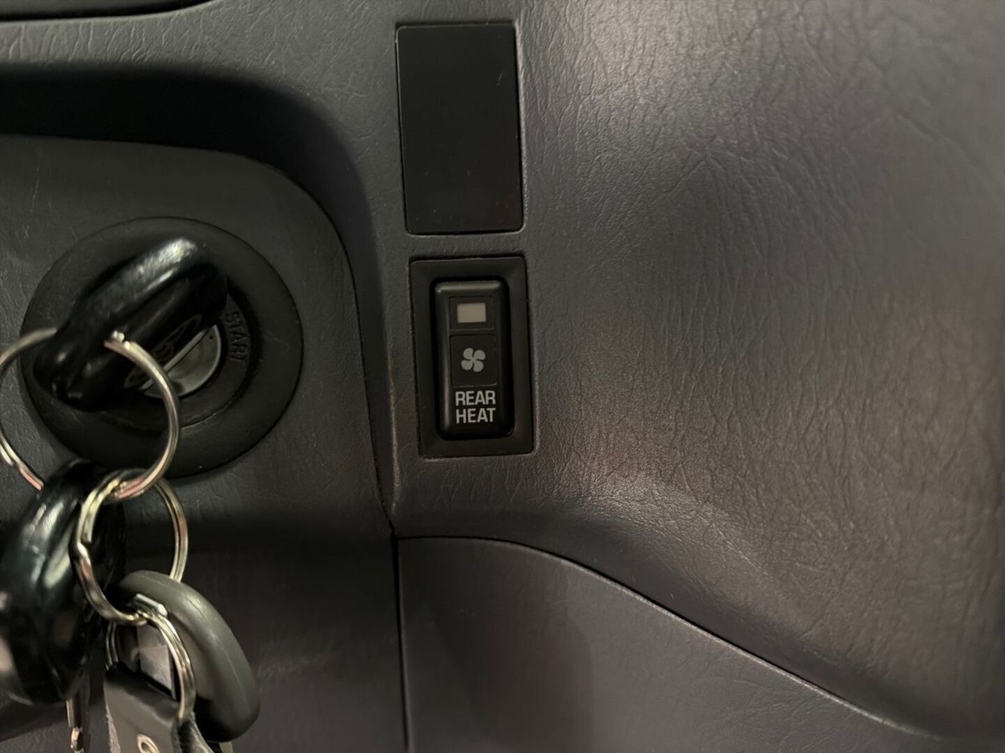 TOYOTA Hiace 2009
