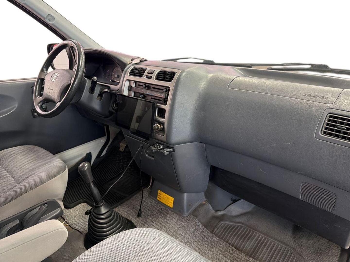 TOYOTA Hiace 2009