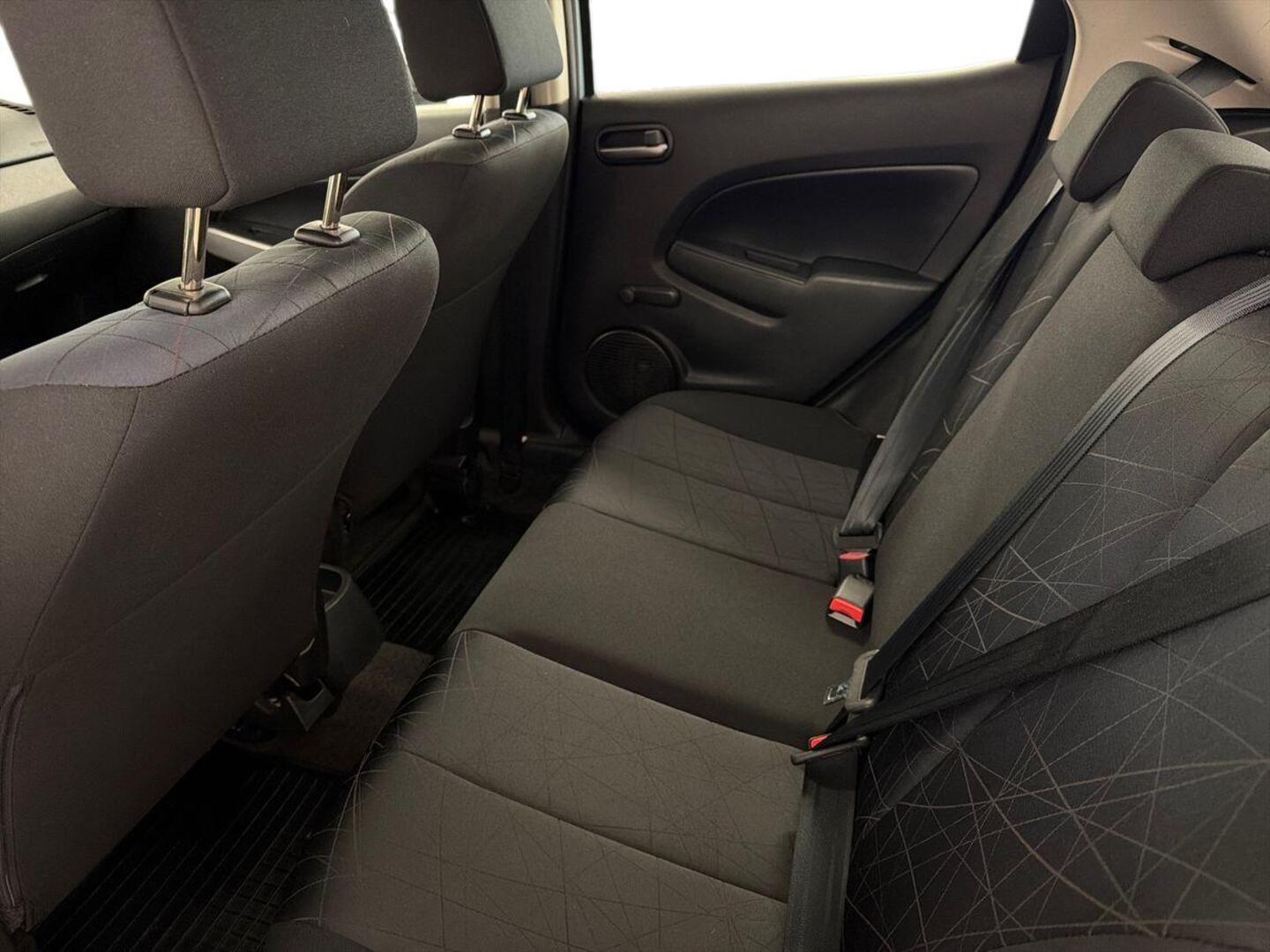 MAZDA Mazda2 2011