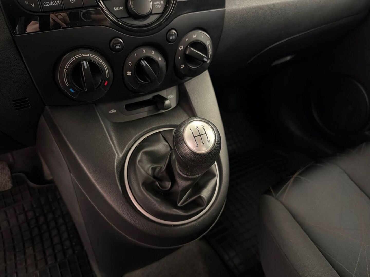 MAZDA Mazda2 2011