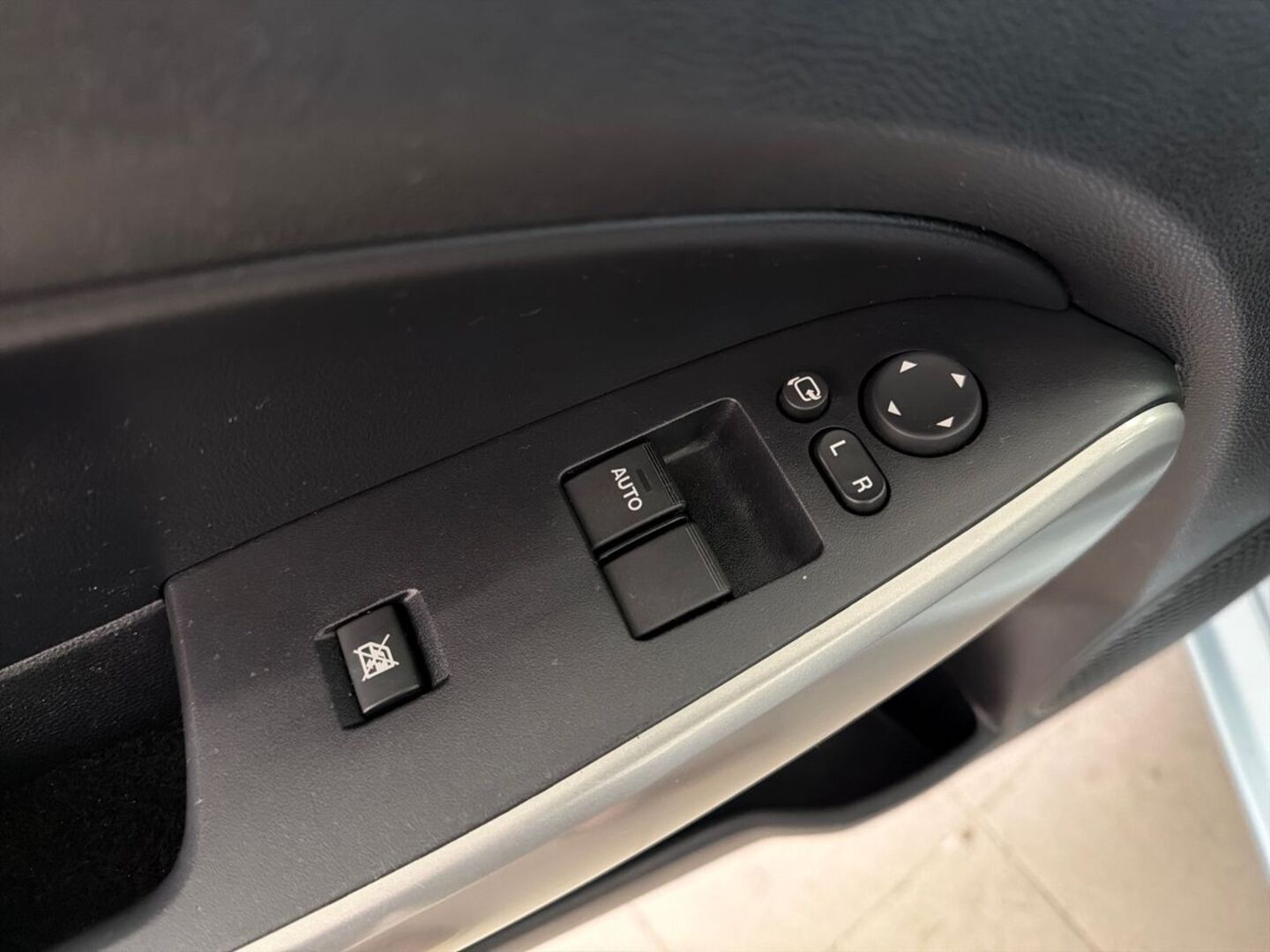 MAZDA Mazda2 2011