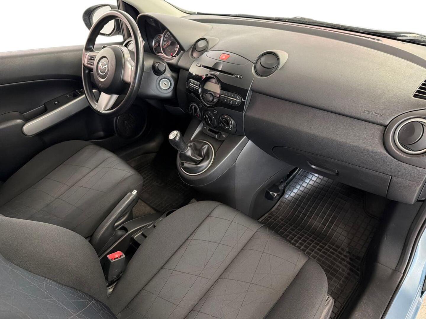 MAZDA Mazda2 2011