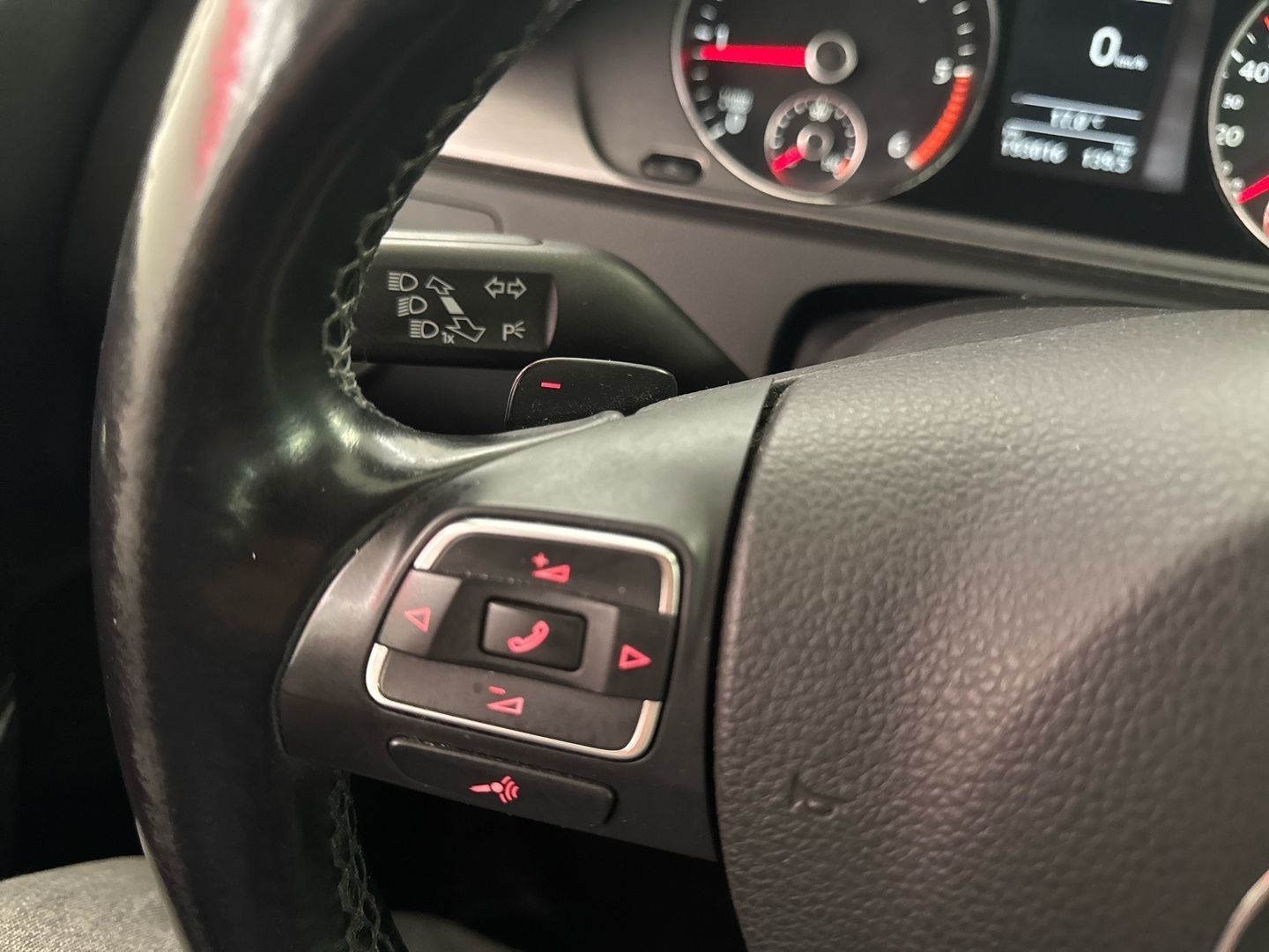 VOLKSWAGEN Passat 2011