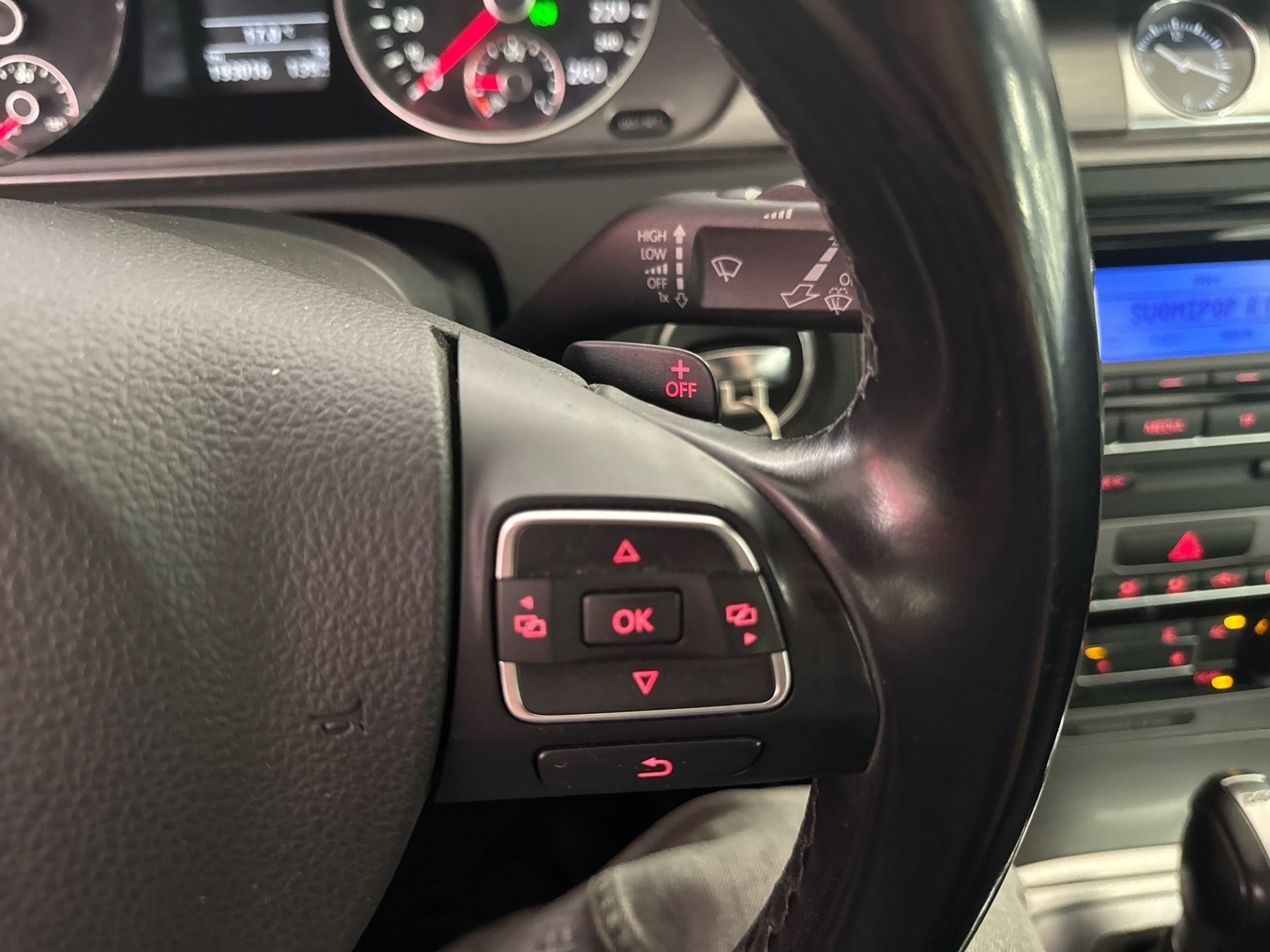 VOLKSWAGEN Passat 2011