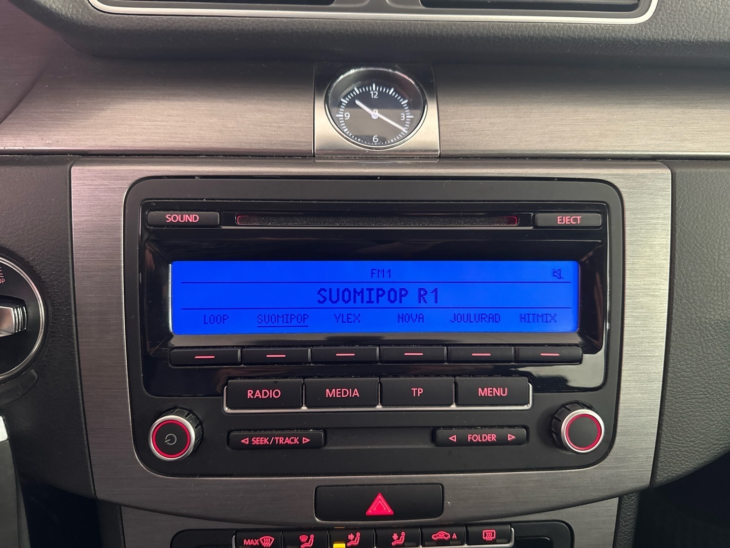 VOLKSWAGEN Passat 2011