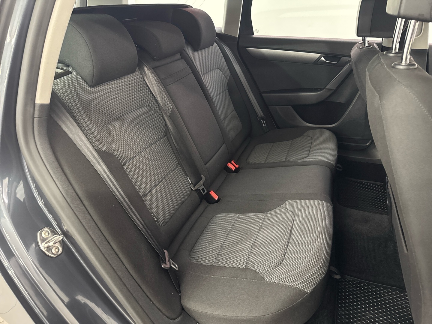 VOLKSWAGEN Passat 2011