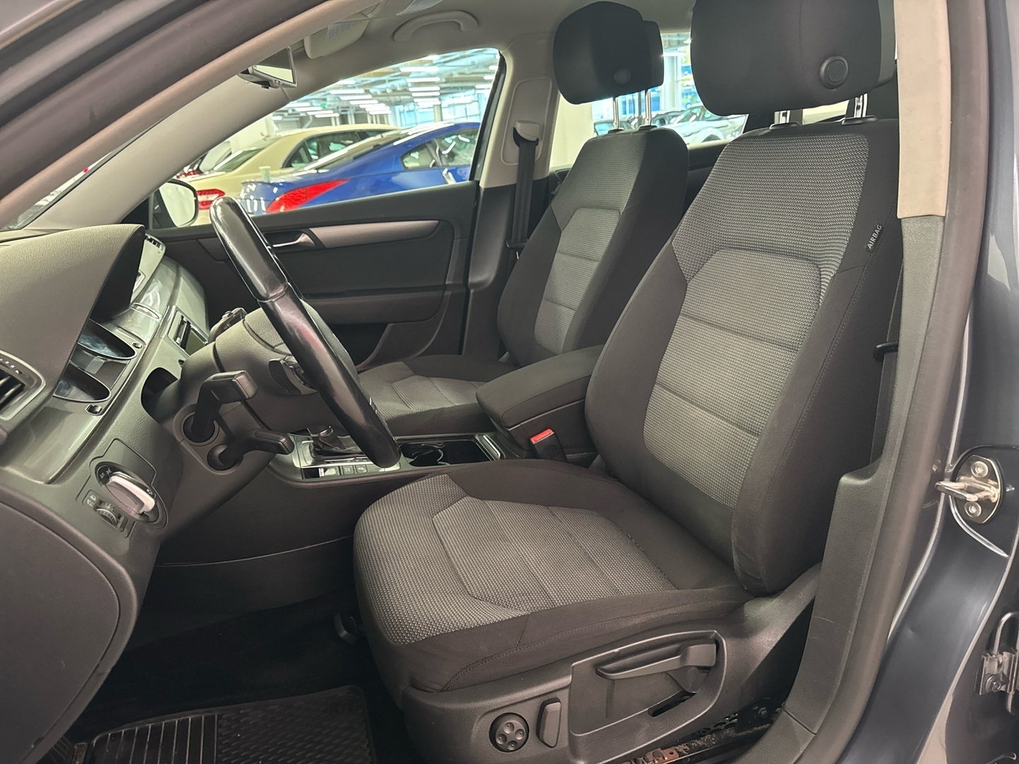 VOLKSWAGEN Passat 2011