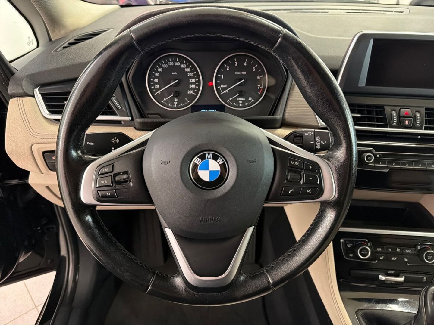 BMW 216 2016