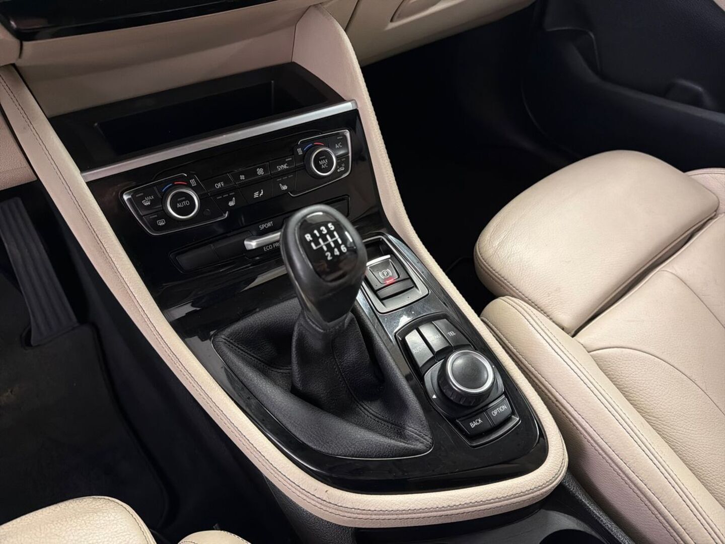 BMW 216 2016