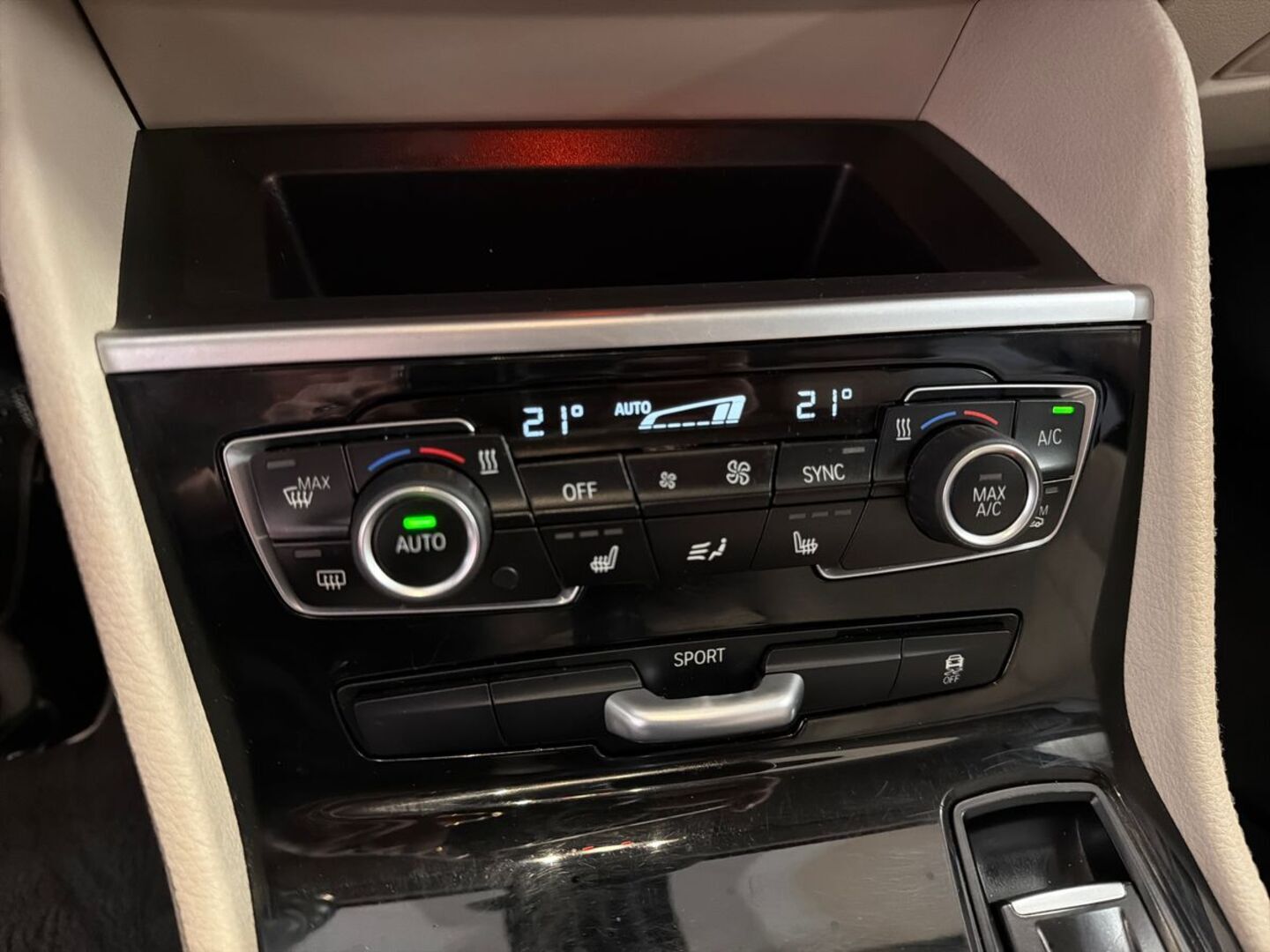 BMW 216 2016