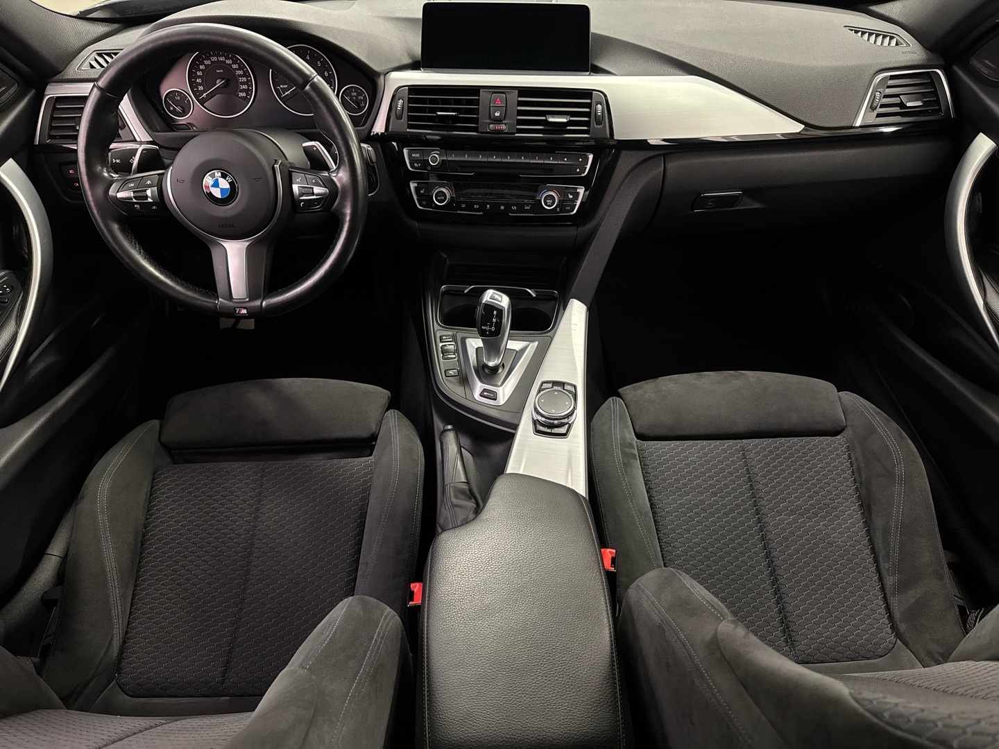 BMW 330 2016