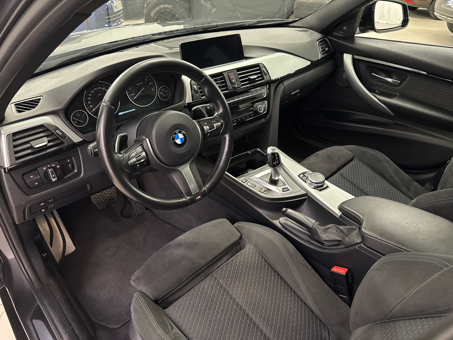 BMW 330 2016