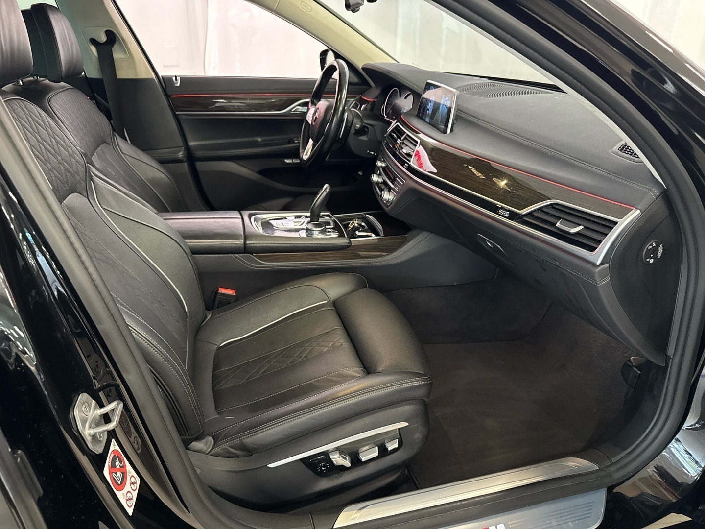 BMW 740 2016