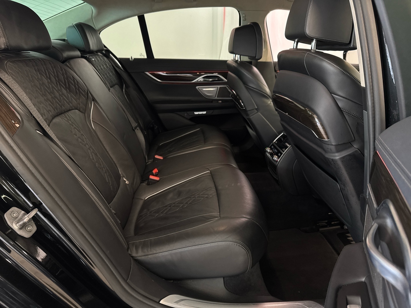 BMW 740 2016
