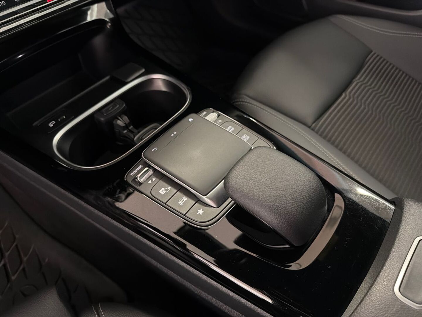 MERCEDES-BENZ CLA 2023