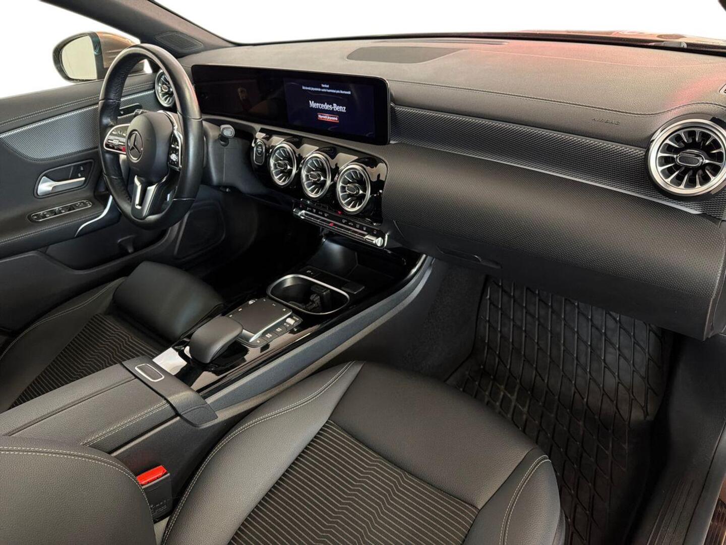 MERCEDES-BENZ CLA 2023