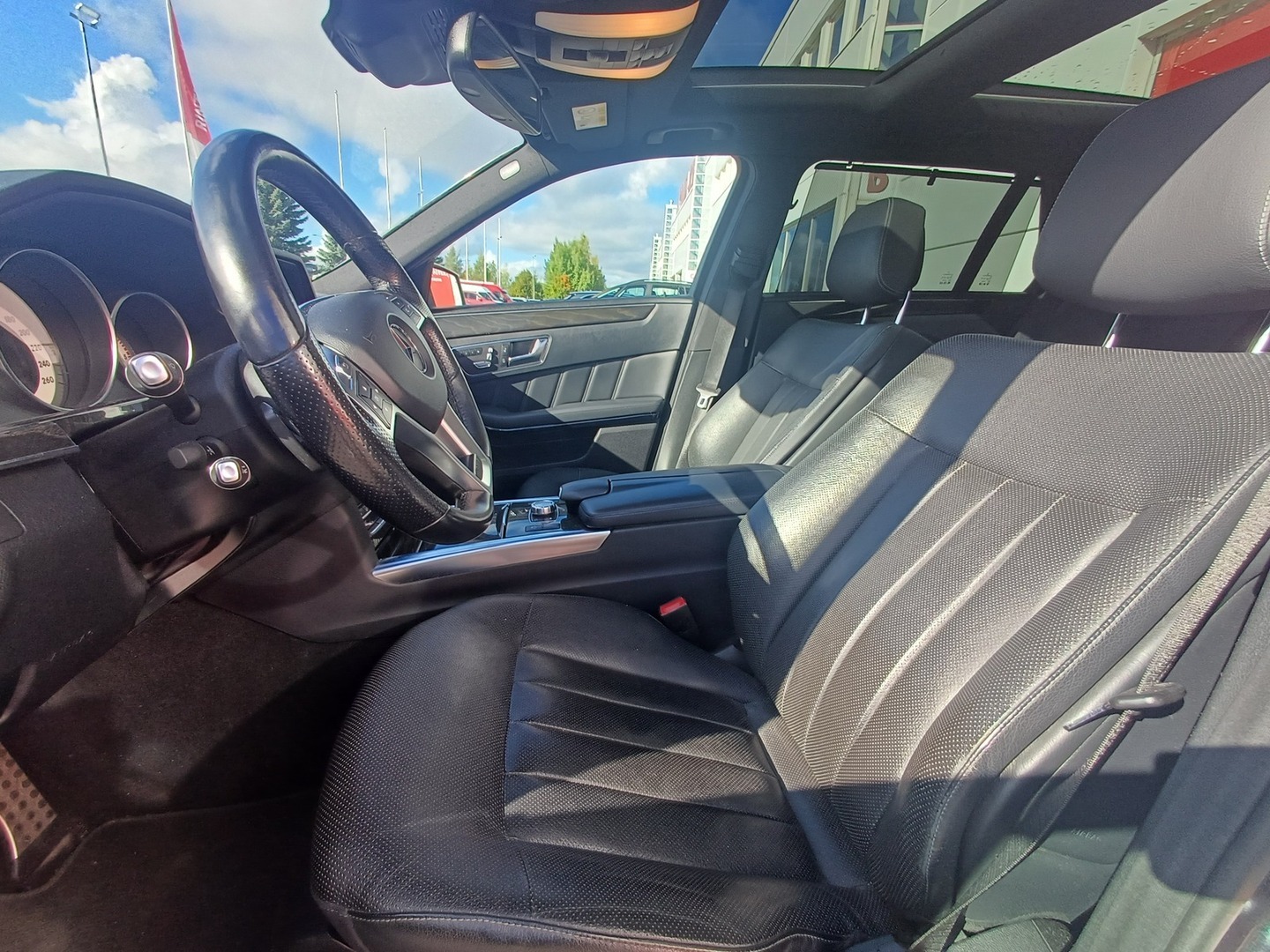 MERCEDES-BENZ E 2013