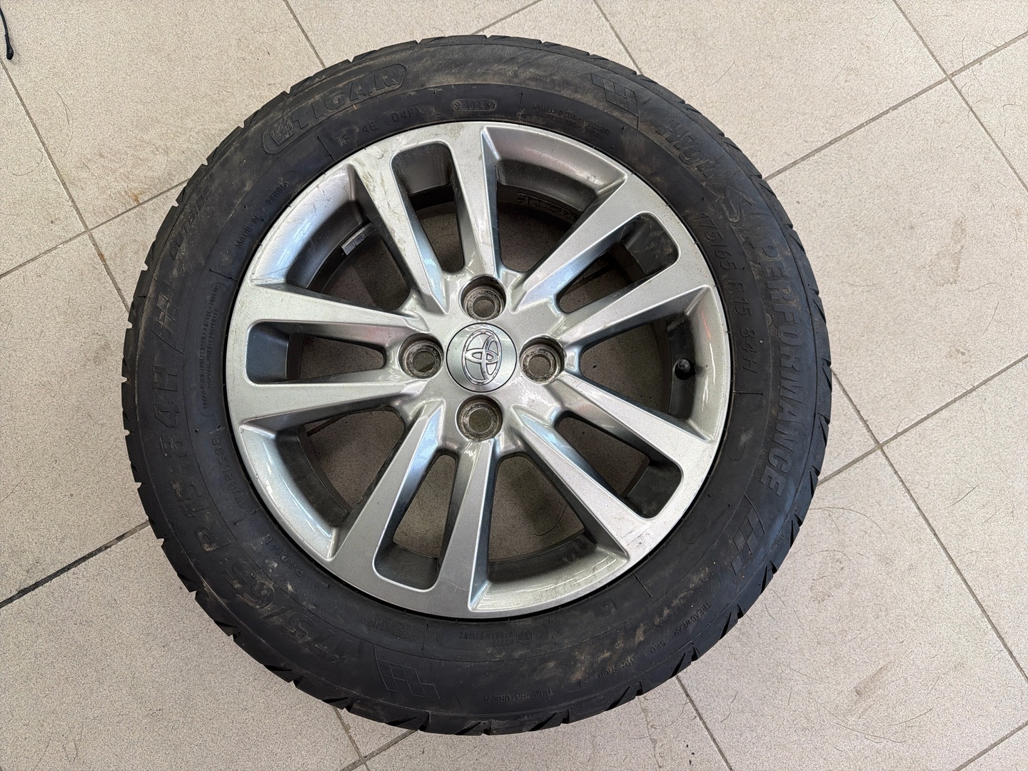TOYOTA Yaris 2014