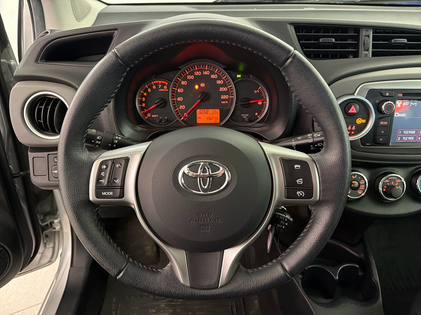 TOYOTA Yaris 2014