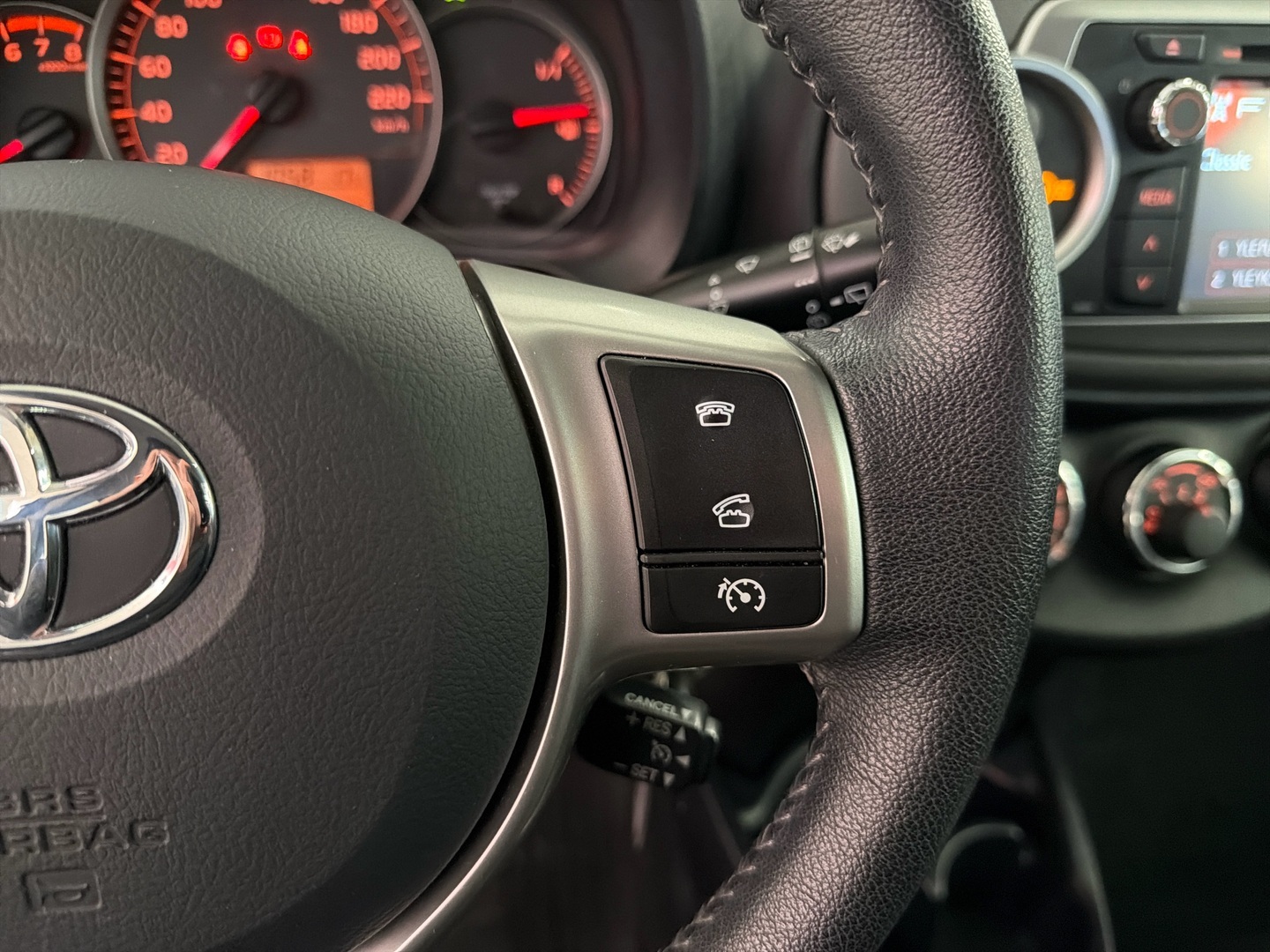 TOYOTA Yaris 2014