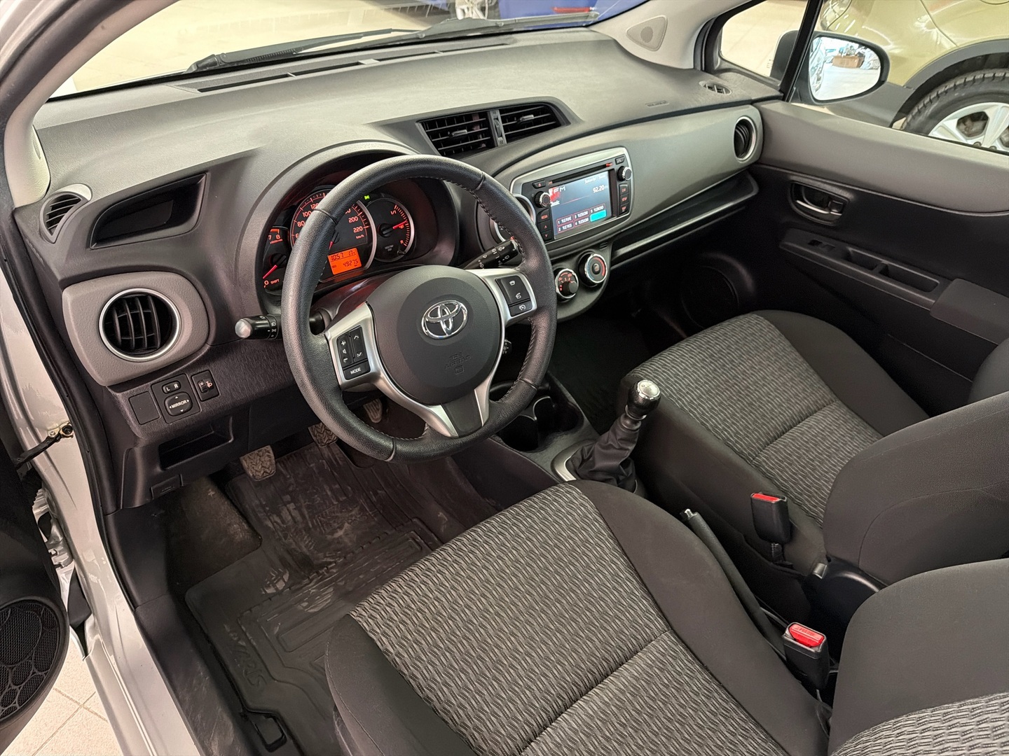 TOYOTA Yaris 2014