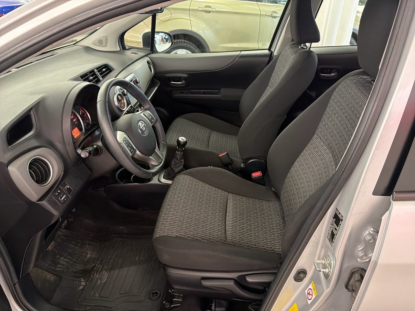 TOYOTA Yaris 2014